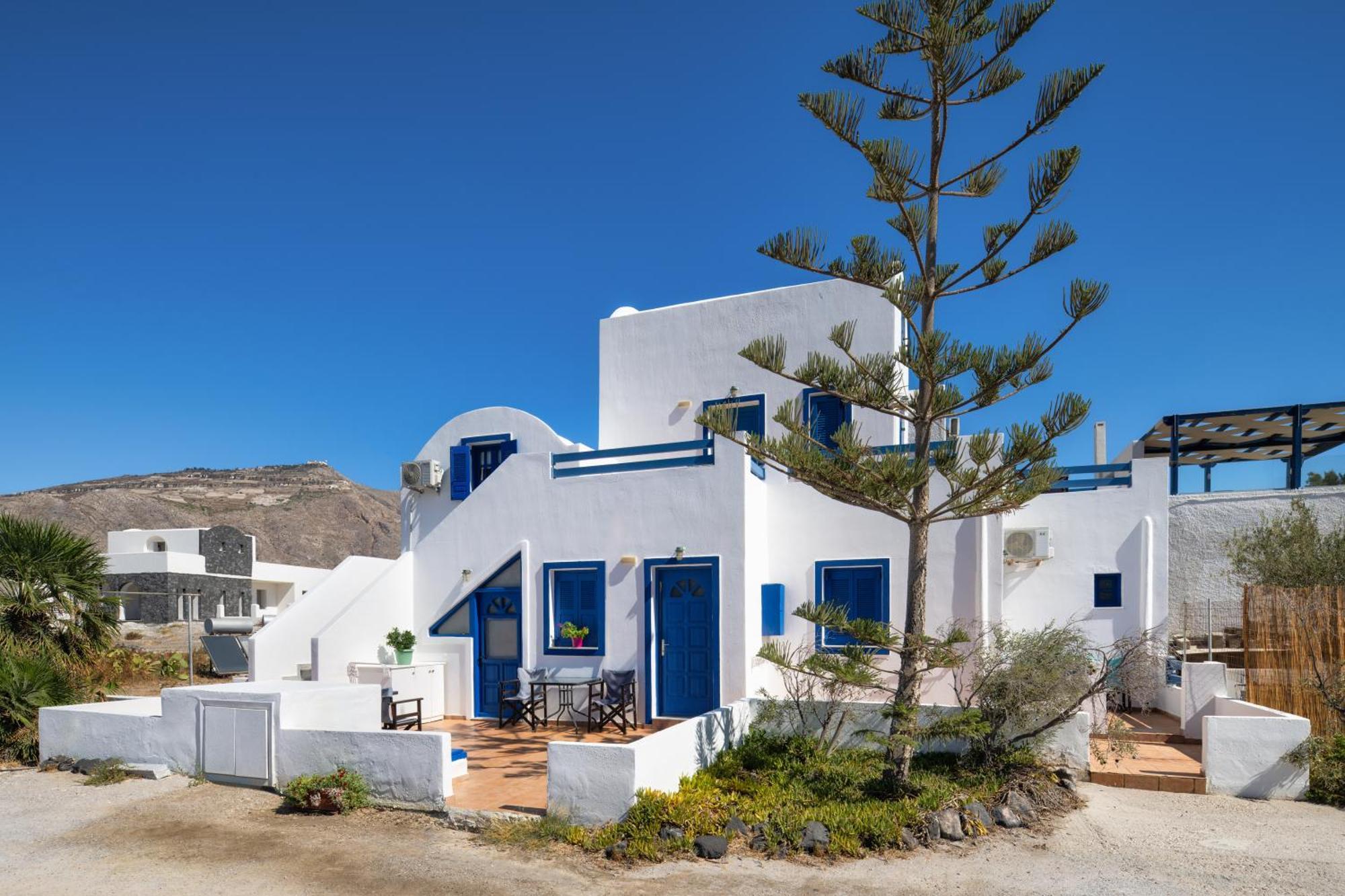 Georgia's Comfort * Perivolos (Santorini)