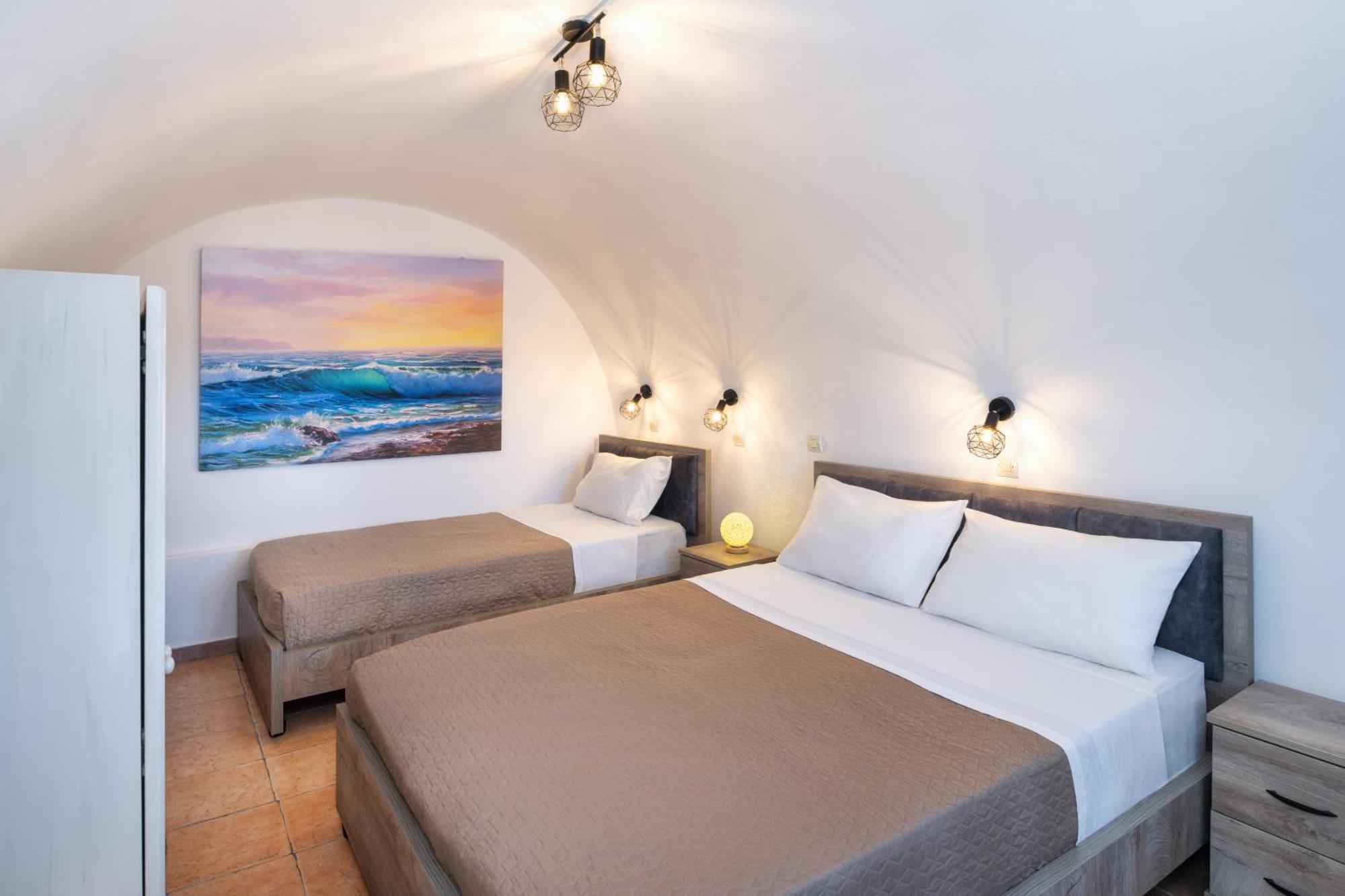 Georgia's Comfort Apartment Perivolos (Santorini)